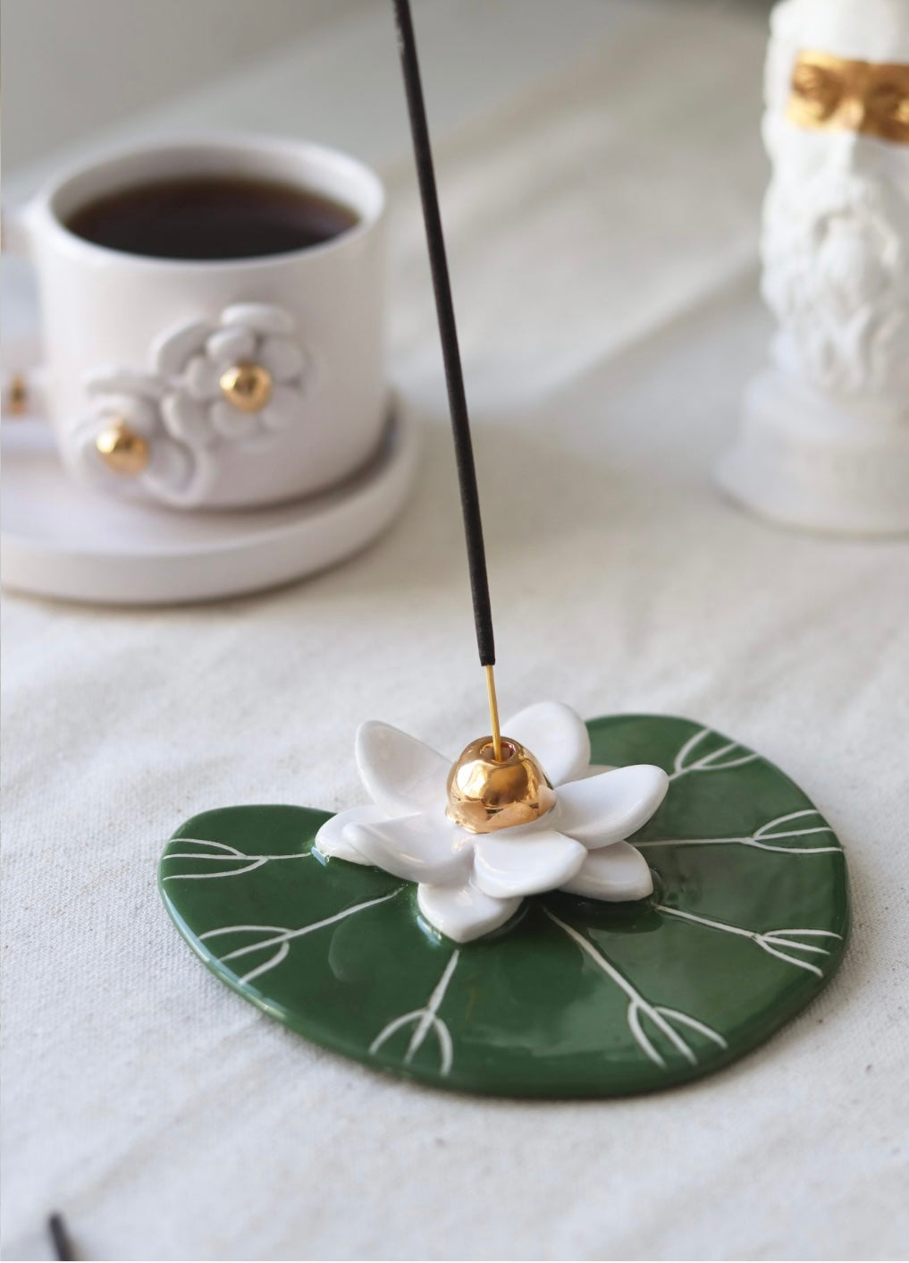 Lilia incense holder